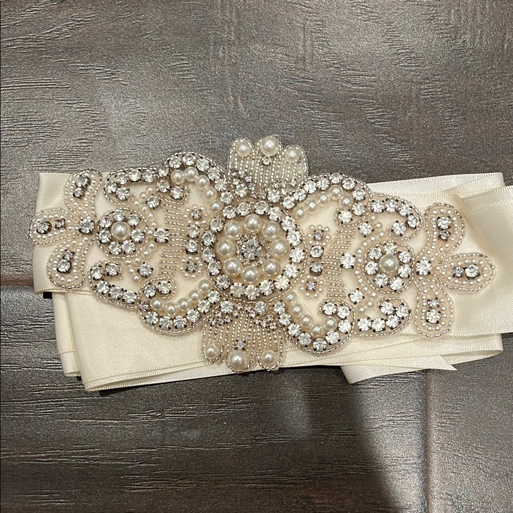 Elegant Cream Beaded Women's Belt